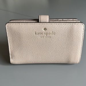 NWT Kate Spade pebbled leather medium bifold wallet in warm beige